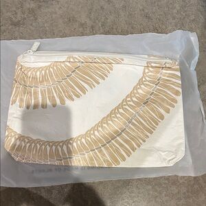 Aloha collection mid pouch NWOT